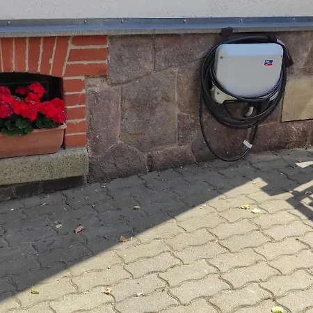 Crossair Mit Parken, Fahrradgarage Und Pkw-wallbox Am Haus *