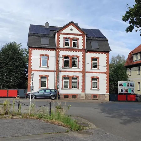 Crossair Mit Parken, Fahrradgarage Und Pkw-wallbox Am Haus